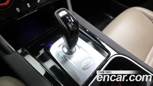 Land Rover Discovery Sport 2022 — Photo 8/31