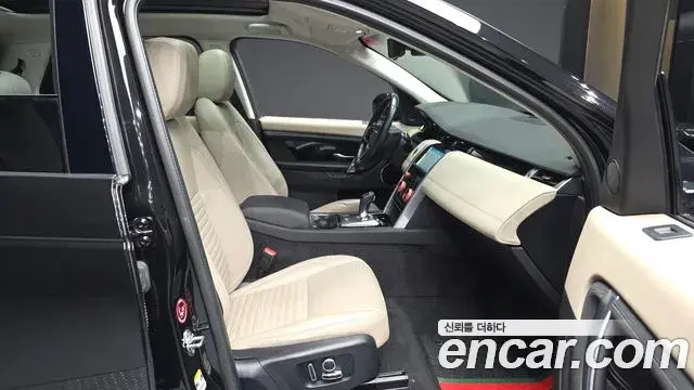 Land Rover Discovery Sport 2022 — Photo 29/31