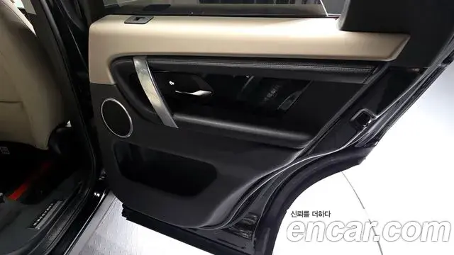 Land Rover Discovery Sport 2022 — Photo 18/31