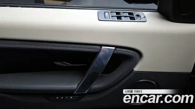 Land Rover Discovery Sport 2022 — Photo 14/31