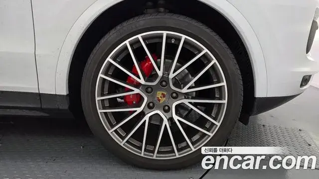 Porsche Cayenne 2023 — Şəkil 27/30