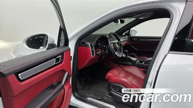 Porsche Cayenne 2023 — Şəkil 28/30