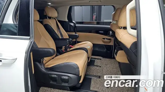 Kia Carnival 2021 — Фото 11/20