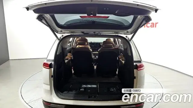 Kia Carnival 2021 — Фото 17/20