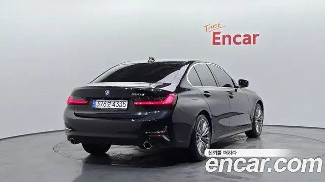 BMW 3 Series 2022 — ფოტო 2/31