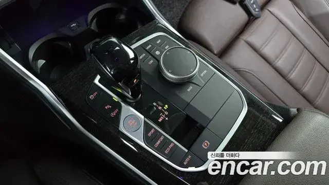 BMW 3 Series 2022 — ფოტო 26/31