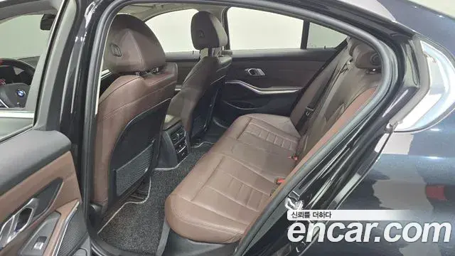 BMW 3 Series 2022 — ფოტო 17/31