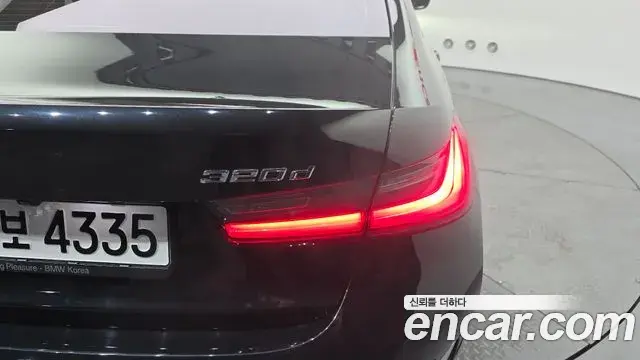 BMW 3 Series 2022 — ფოტო 9/31