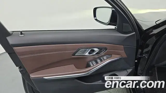 BMW 3 Series 2022 — ფოტო 13/31