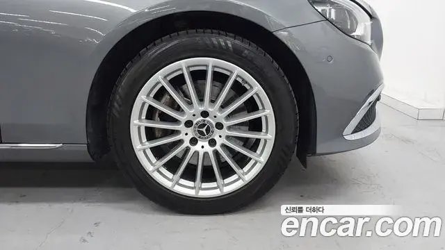 Mercedes-Benz E-Class 2020 — ფოტო 18/20
