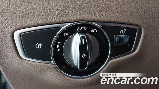 Mercedes-Benz E-Class 2020 — ფოტო 7/20