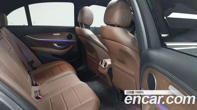 Mercedes-Benz E-Class 2020 — ფოტო 16/20