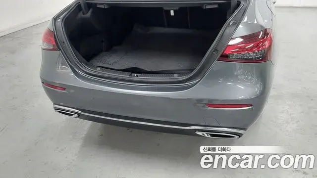 Mercedes-Benz E-Class 2020 — ფოტო 17/20
