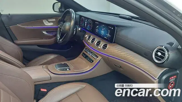 Mercedes-Benz E-Class 2020 — ფოტო 13/20
