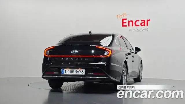 Hyundai Sonata Hybrid 2021 — ფოტო 2/31
