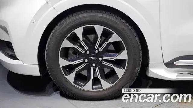 Kia Carnival 2022 — Фото 5/20