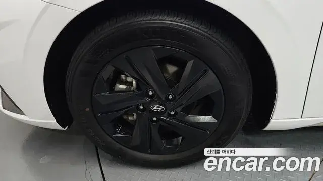 Hyundai The New Avante Hybrid 2023 — ფოტო 18/20
