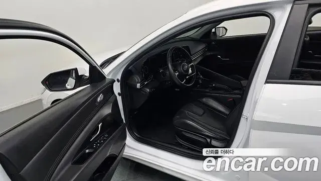 Hyundai The New Avante Hybrid 2023 — ფოტო 16/20