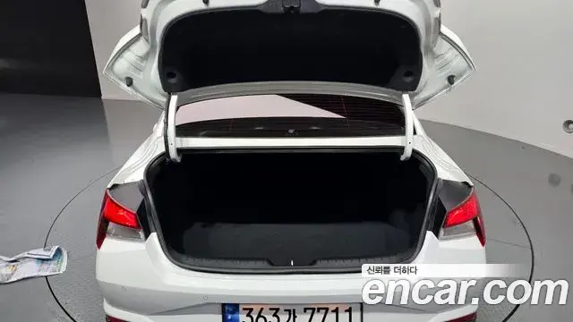 Hyundai The New Avante Hybrid 2023 — ფოტო 8/20