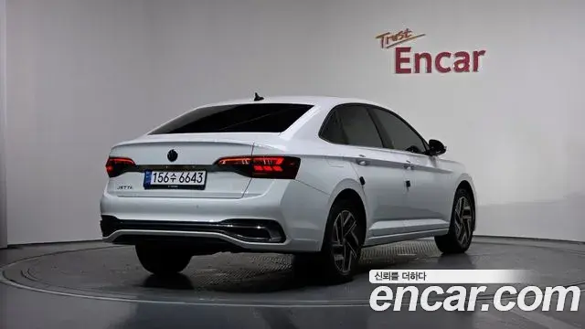 Volkswagen Jetta 2023 — Photo 25/32