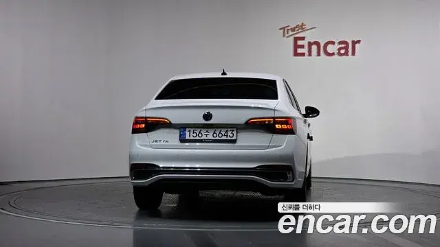 Volkswagen Jetta 2023 — Photo 8/32