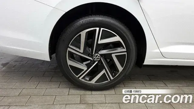 Volkswagen Jetta 2023 — Photo 23/32