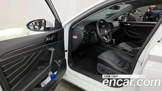 Volkswagen Jetta 2023 — Photo 9/32