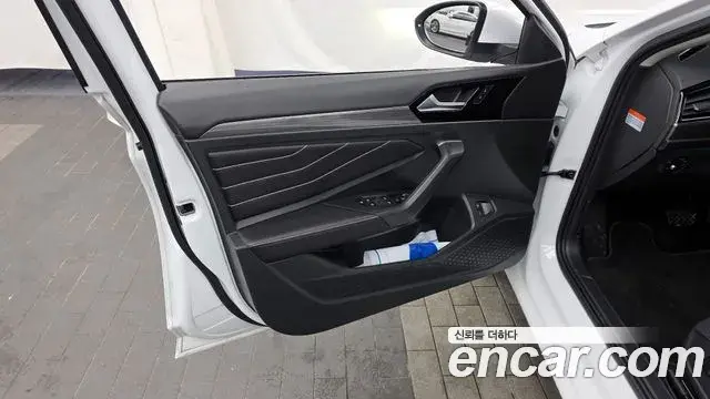 Volkswagen Jetta 2023 — Photo 19/32