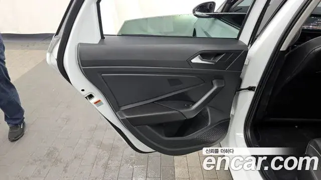 Volkswagen Jetta 2023 — Photo 10/32