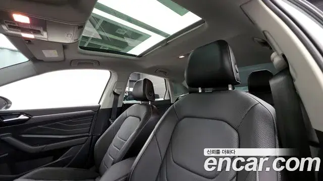 Volkswagen Jetta 2023 — Photo 22/32