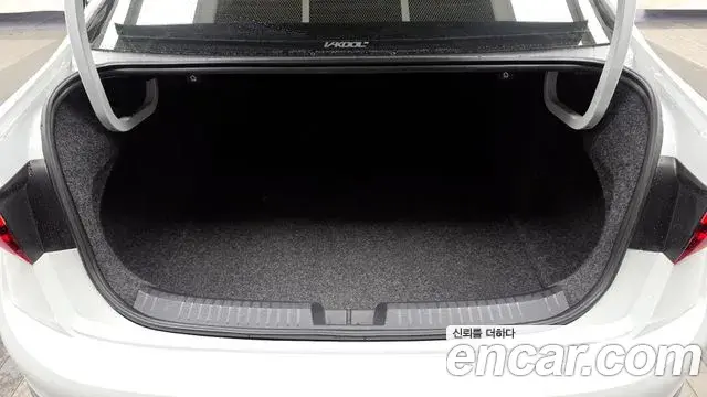 Volkswagen Jetta 2023 — Photo 1/32