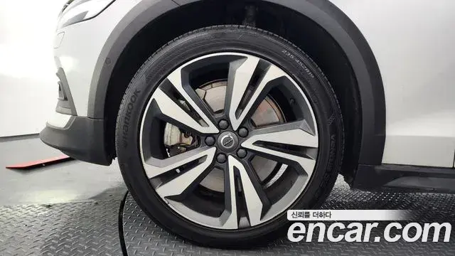 Volvo V60 Cross Country 2020 — Şəkil 18/36