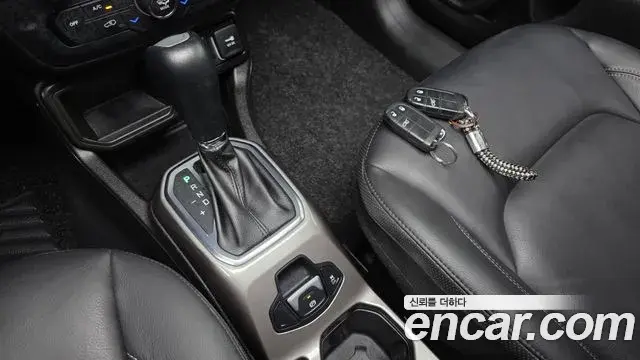 Jeep Renegade 2021 — Şəkil 24/30