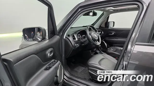 Jeep Renegade 2021 — Şəkil 17/30