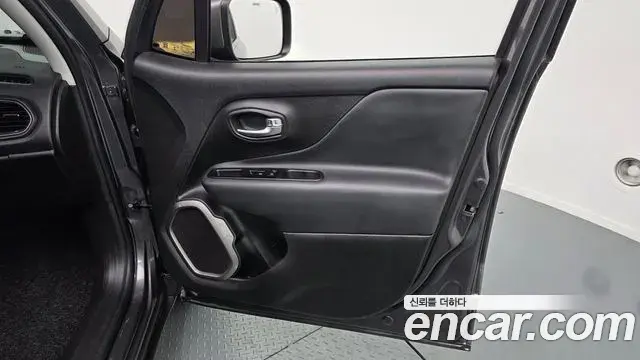 Jeep Renegade 2021 — Şəkil 30/30