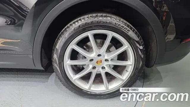 Porsche Cayenne 2021 — Photo 19/32