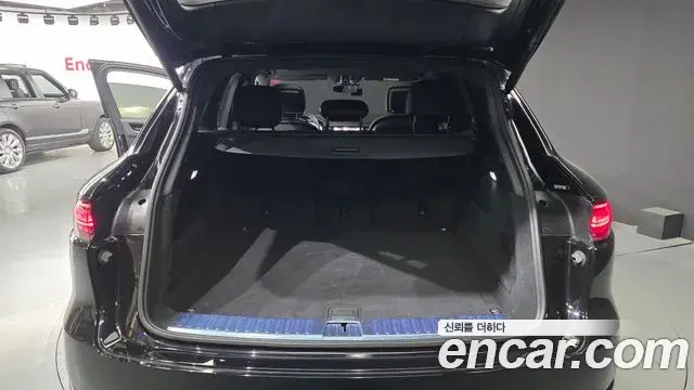 Porsche Cayenne 2021 — Photo 26/32