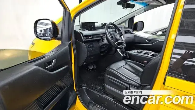 Hyundai Staria 2021 — Фото 10/20