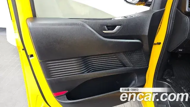 Hyundai Staria 2021 — Photo 7/33