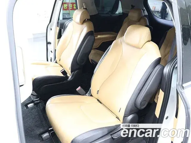 Kia Carnival 2022 — Photo 16/20