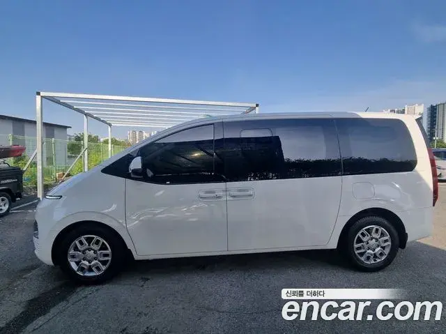 Hyundai Staria 2021 — Photo 6/20
