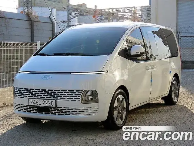 Hyundai Staria 2023 — Фото 10/18