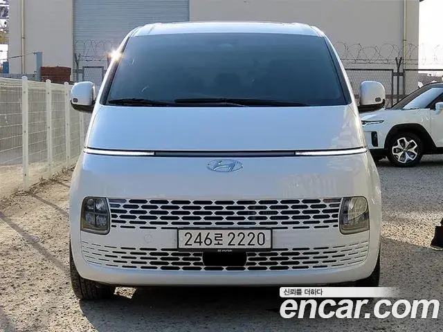 Hyundai Staria 2023 — Фото 2/18