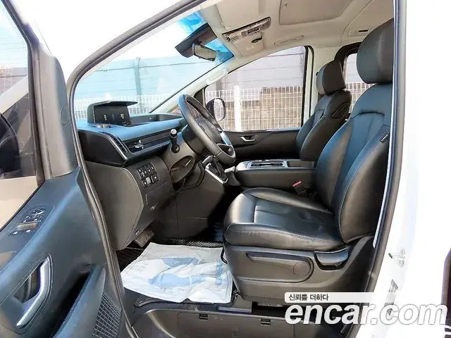 Hyundai Staria 2023 — Фото 6/18