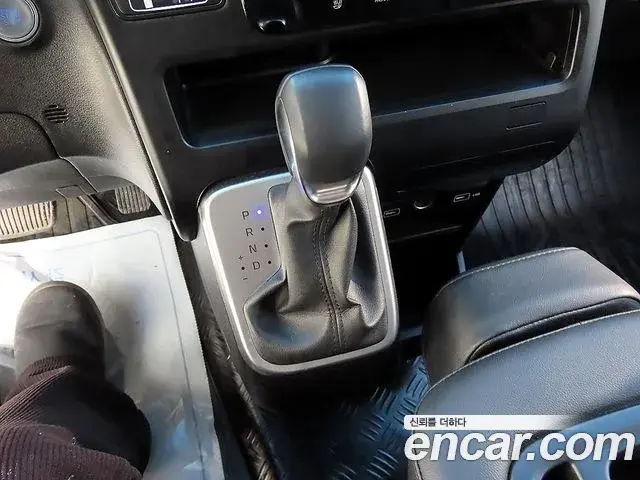 Hyundai Staria 2023 — Фото 8/18