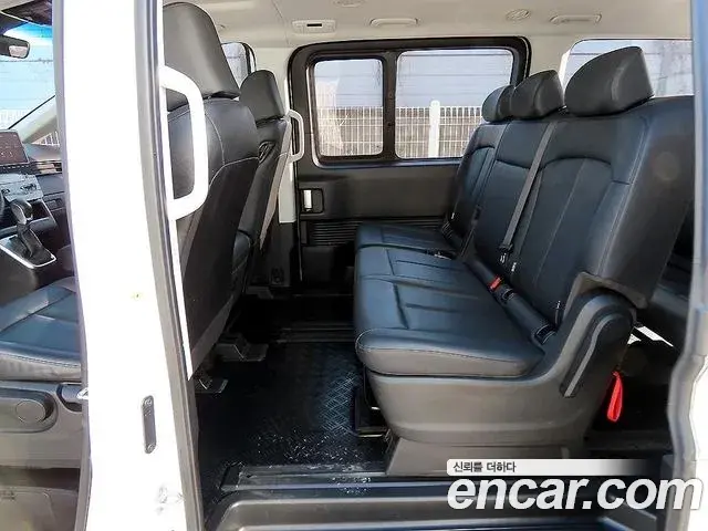 Hyundai Staria 2023 — Фото 9/18