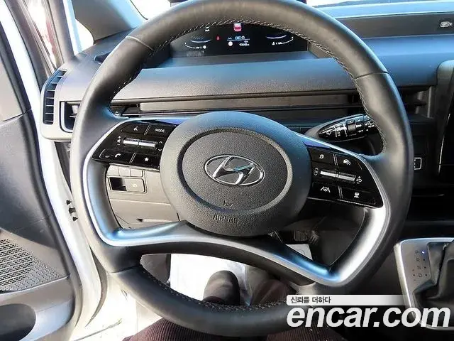 Hyundai Staria 2023 — Фото 14/18