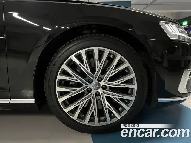Audi A8 2020 — ფოტო 14/20