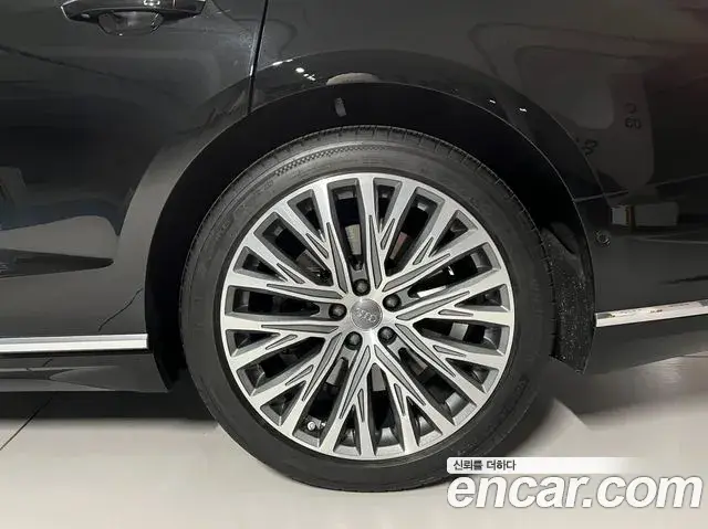 Audi A8 2020 — ფოტო 10/20