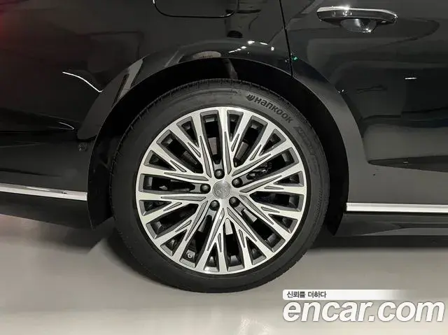 Audi A8 2020 — ფოტო 19/20